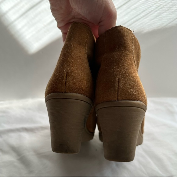 White Mountain Brown Suede Velvet size 7.5 - Picture 4 of 10